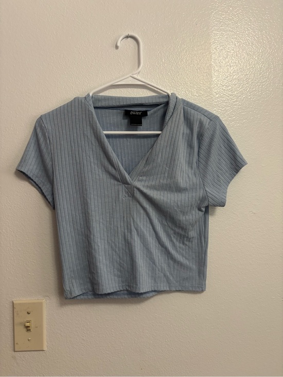 just polly Tops - Just Polly Women’s Cropped Collared Varsity Tee (Size Large / No Tag)